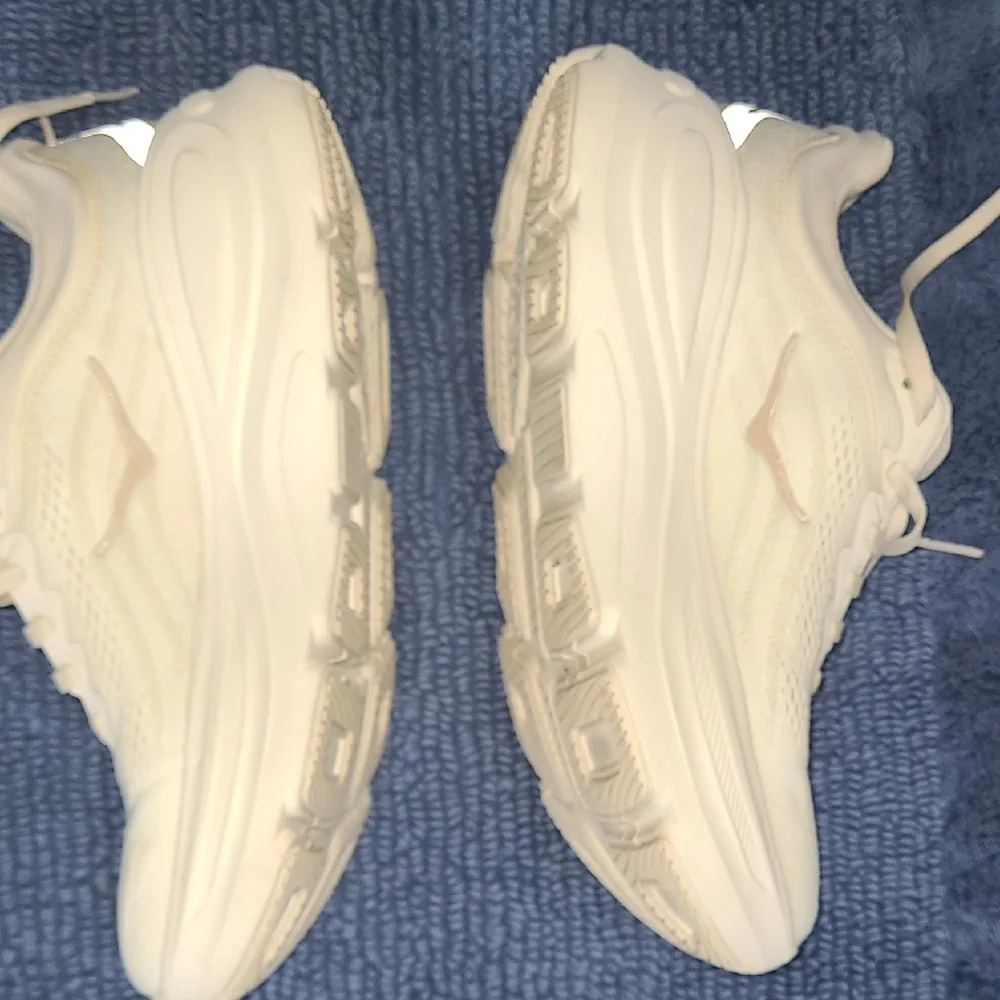 Hoka Women’s Cream/White Cushioned Running Shoes, 8 B8 - Picture 10 of 12